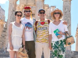 Akropolis Bonjour - Monsieur Thierry macht Urlaub